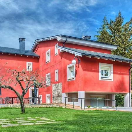 Pura Vida Pirineos Hotel *