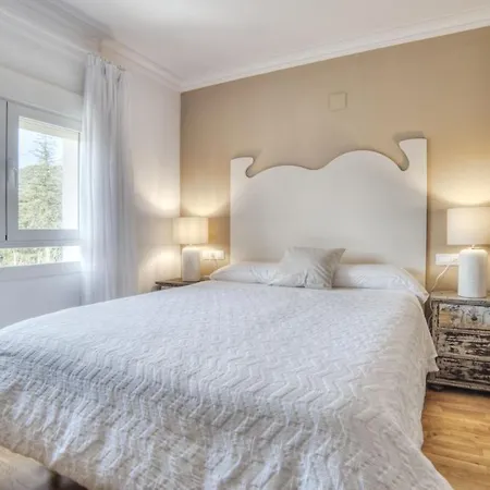 Pura Vida Pirineos Hotel