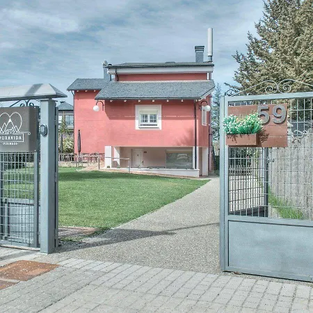 Pura Vida Pirineos Otel *