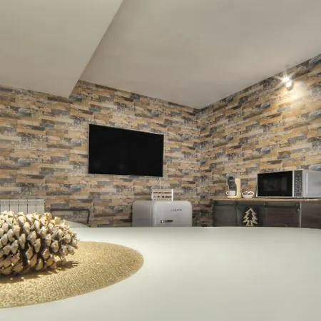 Pura Vida Pirineos Otel