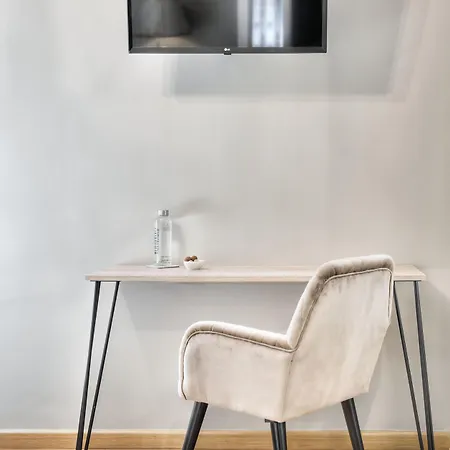 Pura Vida Pirineos Hotel