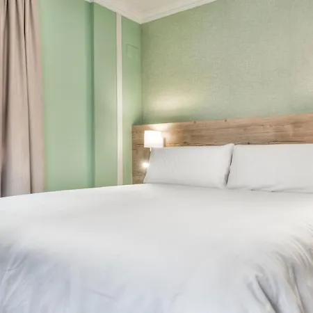 Pura Vida Pirineos Hotel Jaca