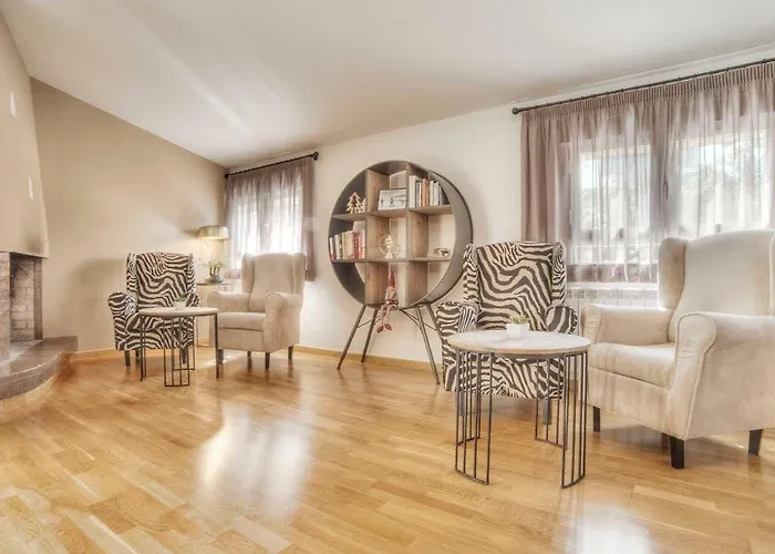 Pura Vida Pirineos Szálloda