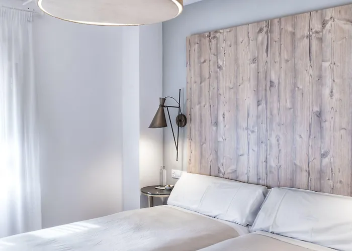 Pura Vida Pirineos Hotel